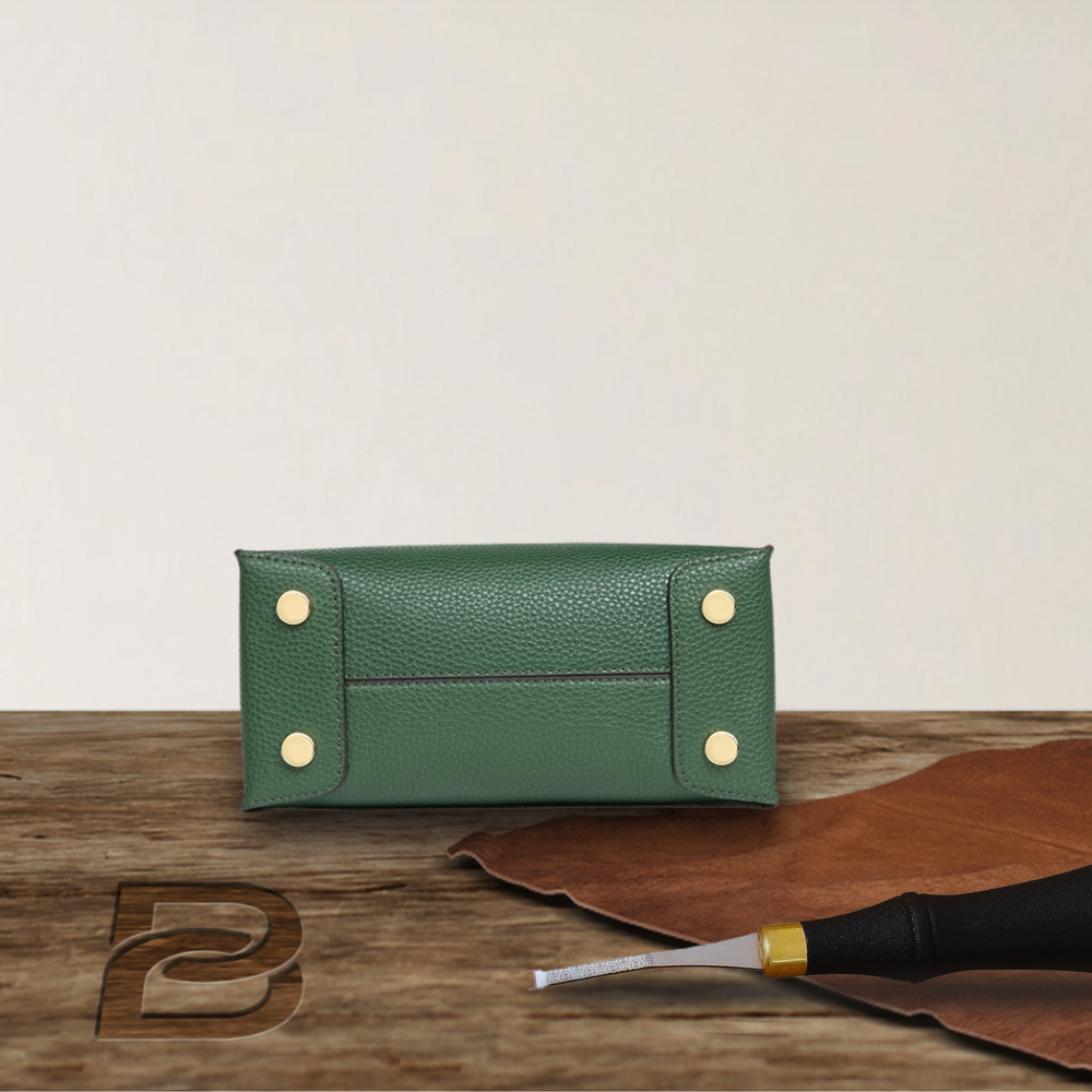 BERK | Handtasche aus strukturiertem, gekörntem Leder