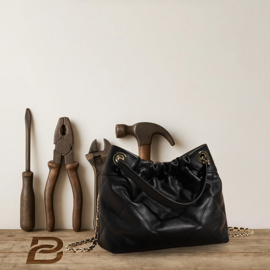 BERK | Schlanke Shoppertasche aus Leder mit Ketten