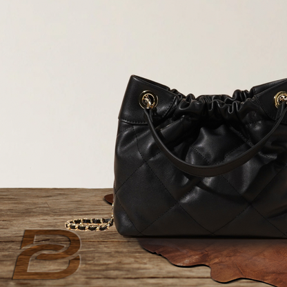 BERK | Schlanke Shoppertasche aus Leder mit Ketten