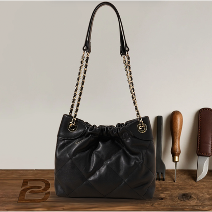 BERK | Schlanke Shoppertasche aus Leder mit Ketten