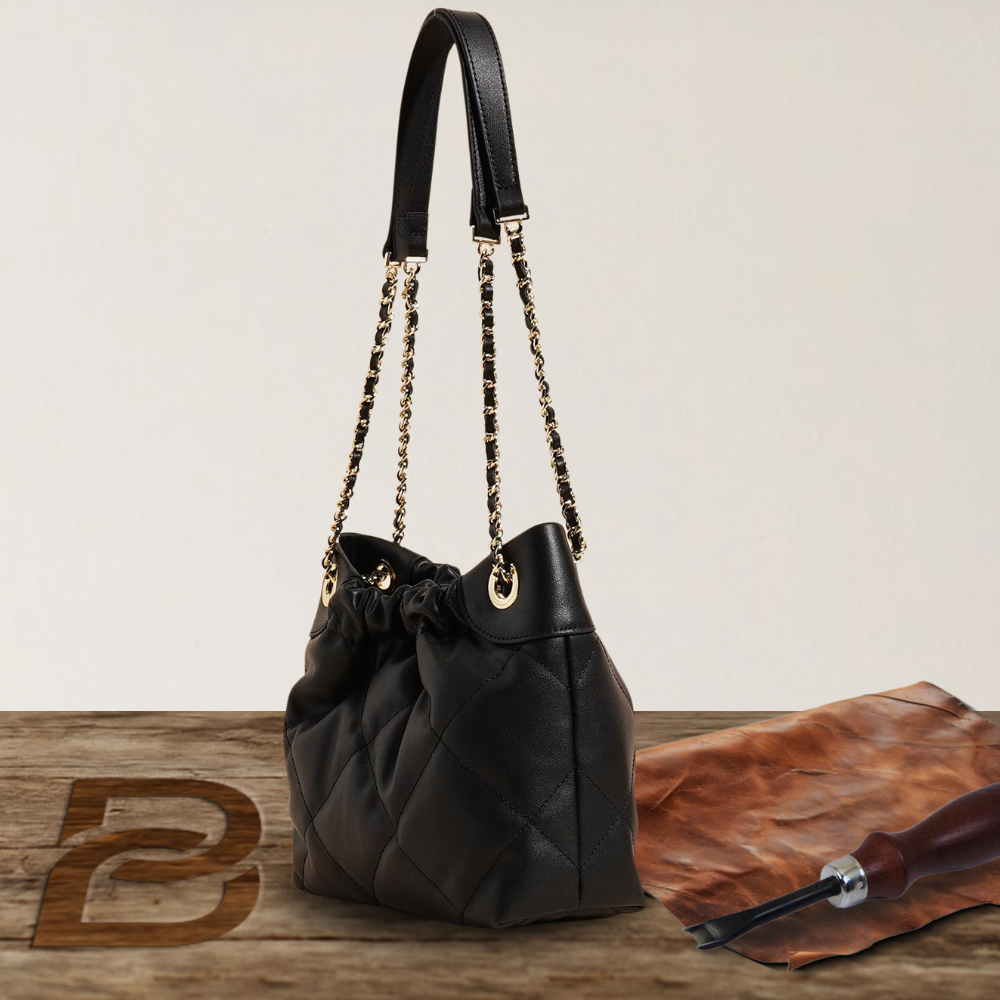 BERK | Schlanke Shoppertasche aus Leder mit Ketten