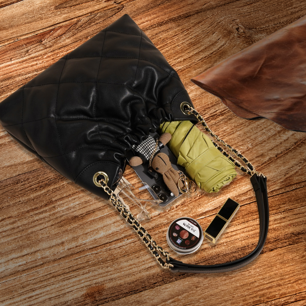 BERK | Schlanke Shoppertasche aus Leder mit Ketten